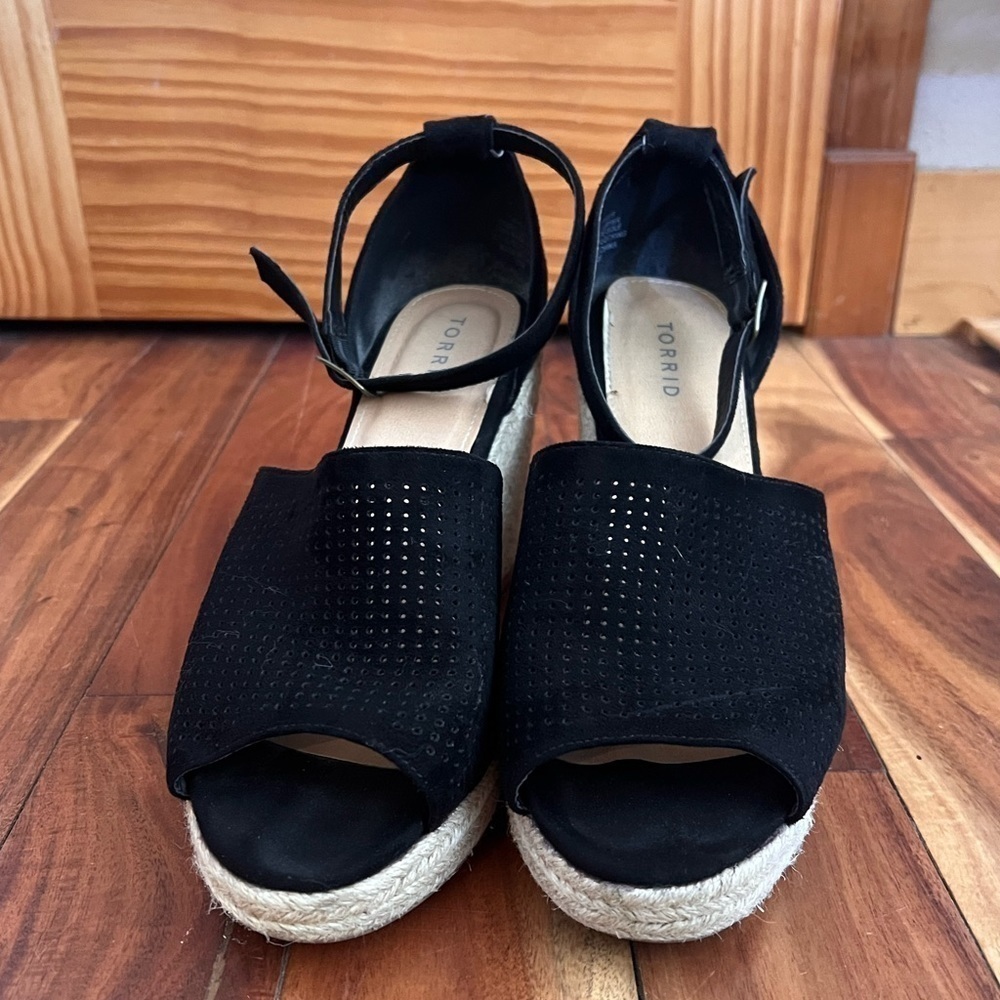 Torrid 11 Wide Perferated Espadrille Wedge Ankle Strap Casual Chic - Picture 3 of 10